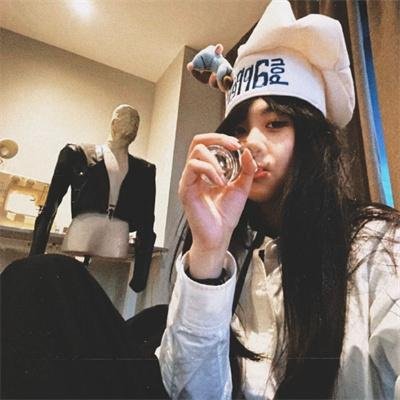 站起来的女孩